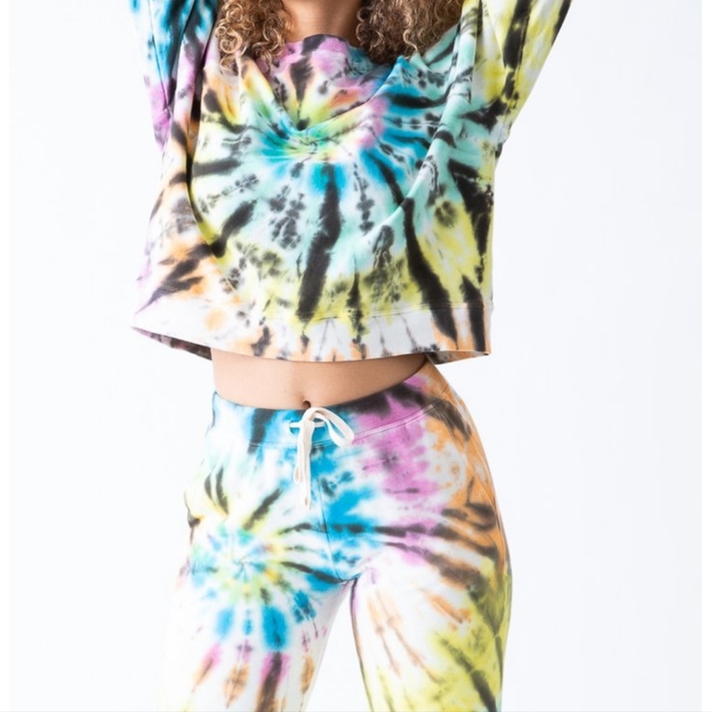 **NWT BEAUTIFUL ELECTRIC & ROSE CROP SWEATSHIRT SZ M**